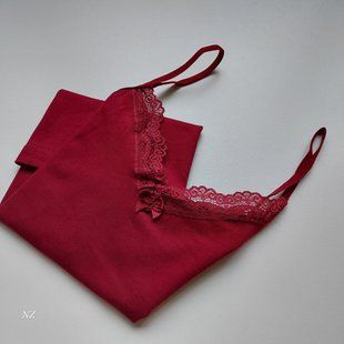 Майка жіноча однотонна на тонких бретелях з мереживом 46 6520/46/бордова фото