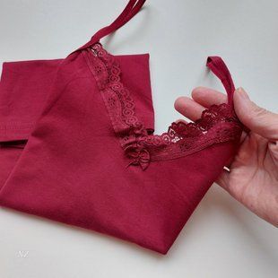 Майка женская однотонная на тонких бретелях с кружевом 50-52 6520/50-52/бордова фото