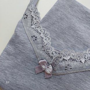 Майка жіноча однотонна на тонких бретелях з мереживом 50 6520/50/сіра фото